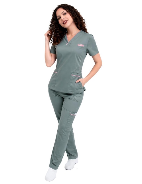 Pijama quirúrgica estilo relajado para mujer 1