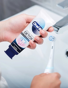 Pasta dental Oral B Detox 75 ml