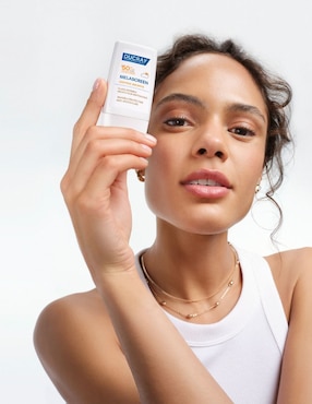 Crema facial recomendada para prevenir la aparición de manchas de día ducray todo tipo piel