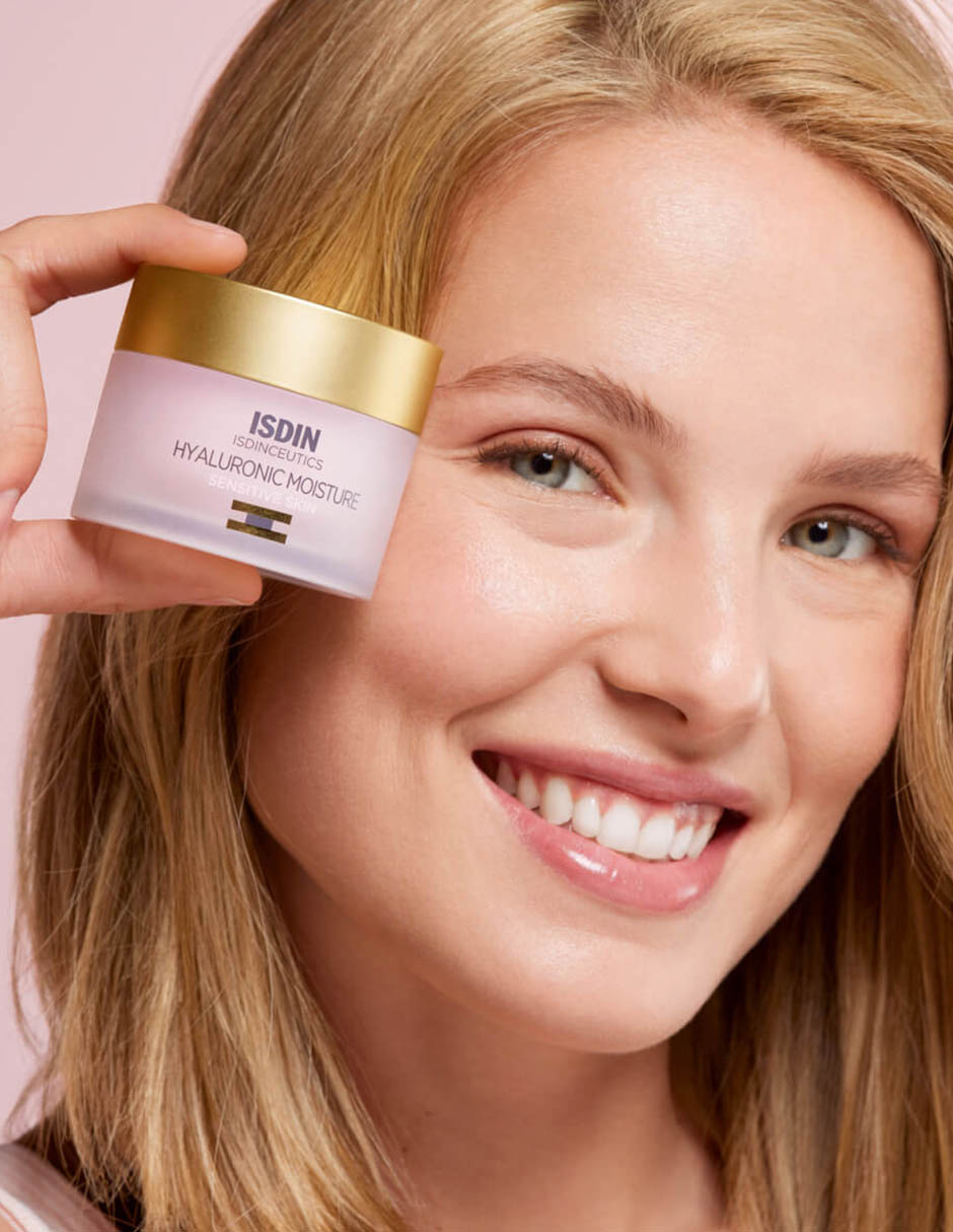 Crema para rostro y labios recomendada para hidratar día y noche ceutics Hyaluronic Moisture Sensitive Isdin Isdinceutics para piel sensible 2