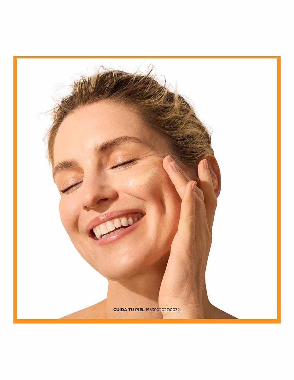 Tratamiento facial Hydrofluid Sun para eliminar el brillo 8