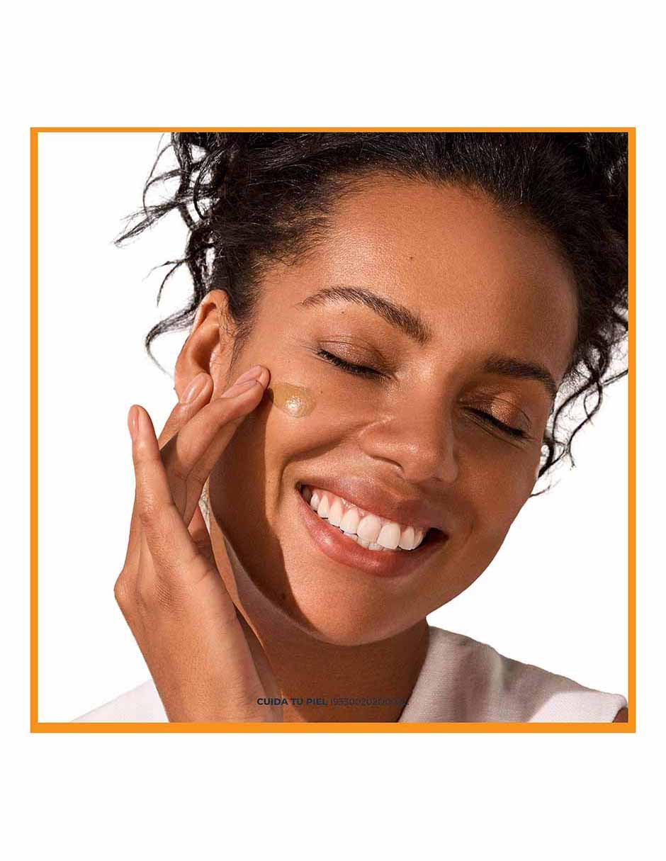 Tratamiento facial Hydrofluid Sun para eliminar el brillo 8