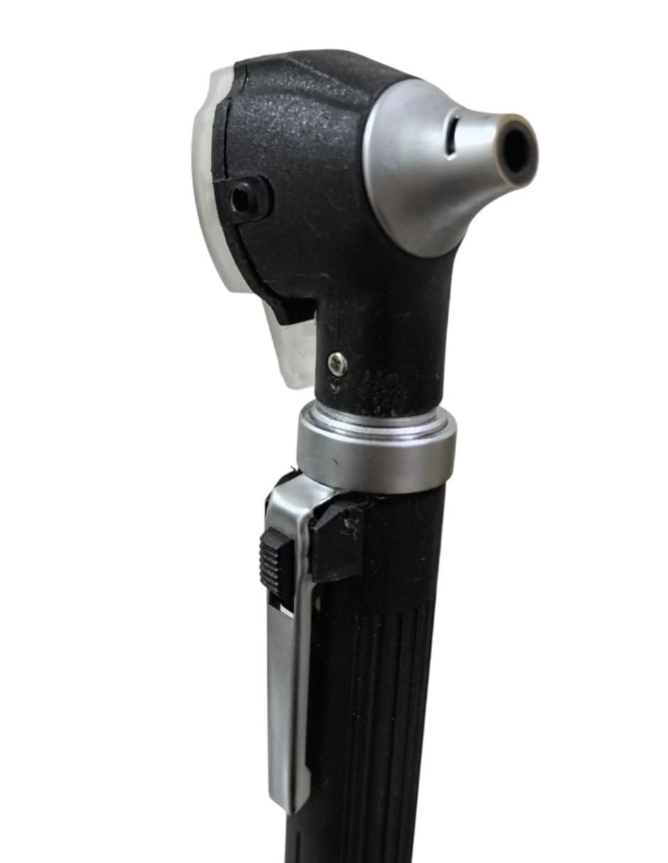 Otoscopio 3