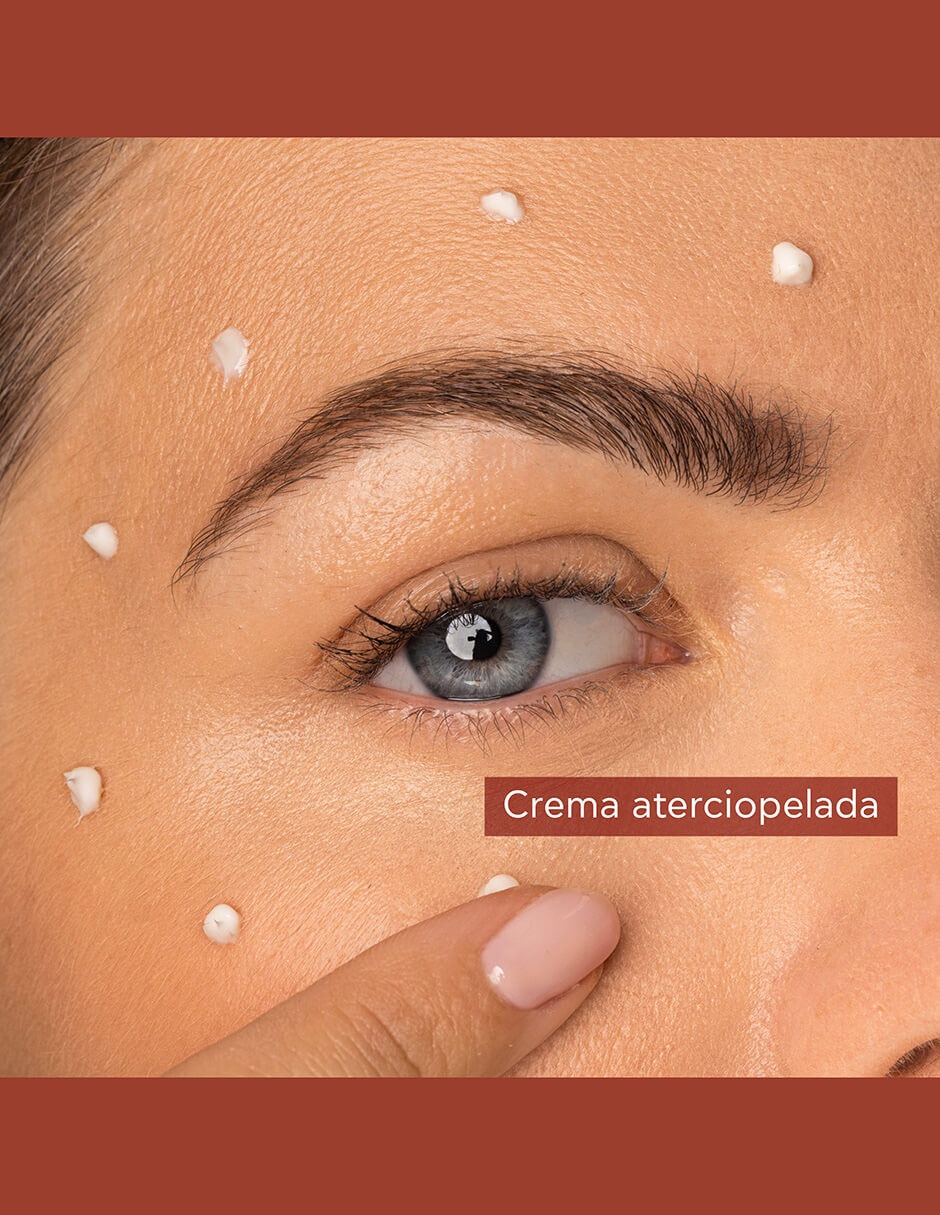 Crema para contorno de ojos y labios recomendada para reafirmar día y noche todo tipo de piel 14