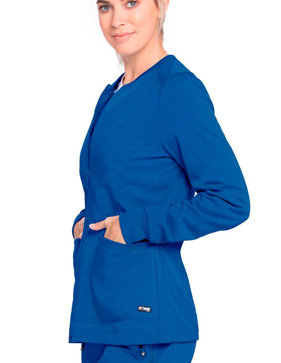 Chamarra quirúrgica estilo regular para mujer 2